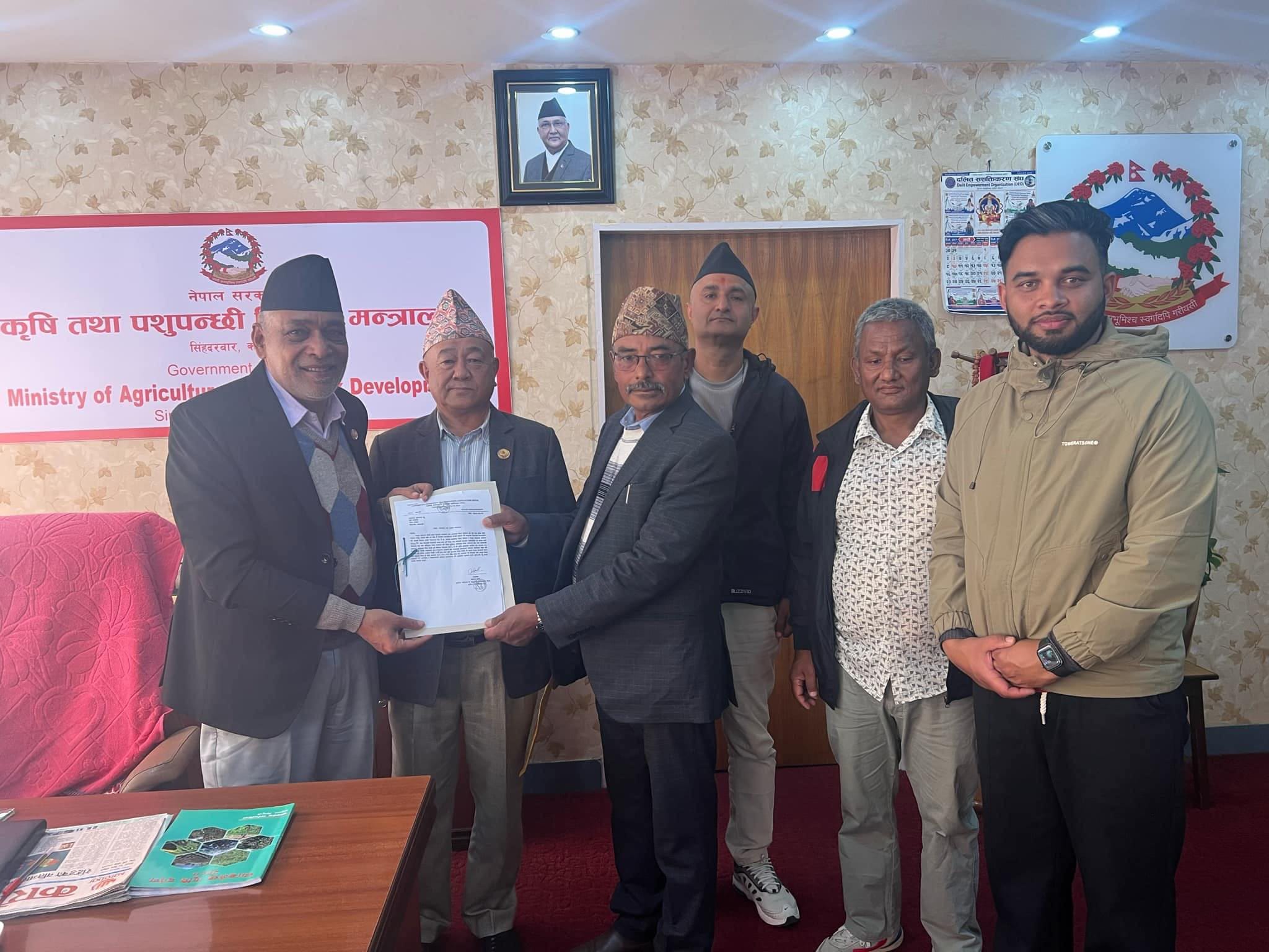 चियाको बजारीकरण र व्यवसायीकरणको समस्याबारे मन्त्री अधिकारीसँग छलफल