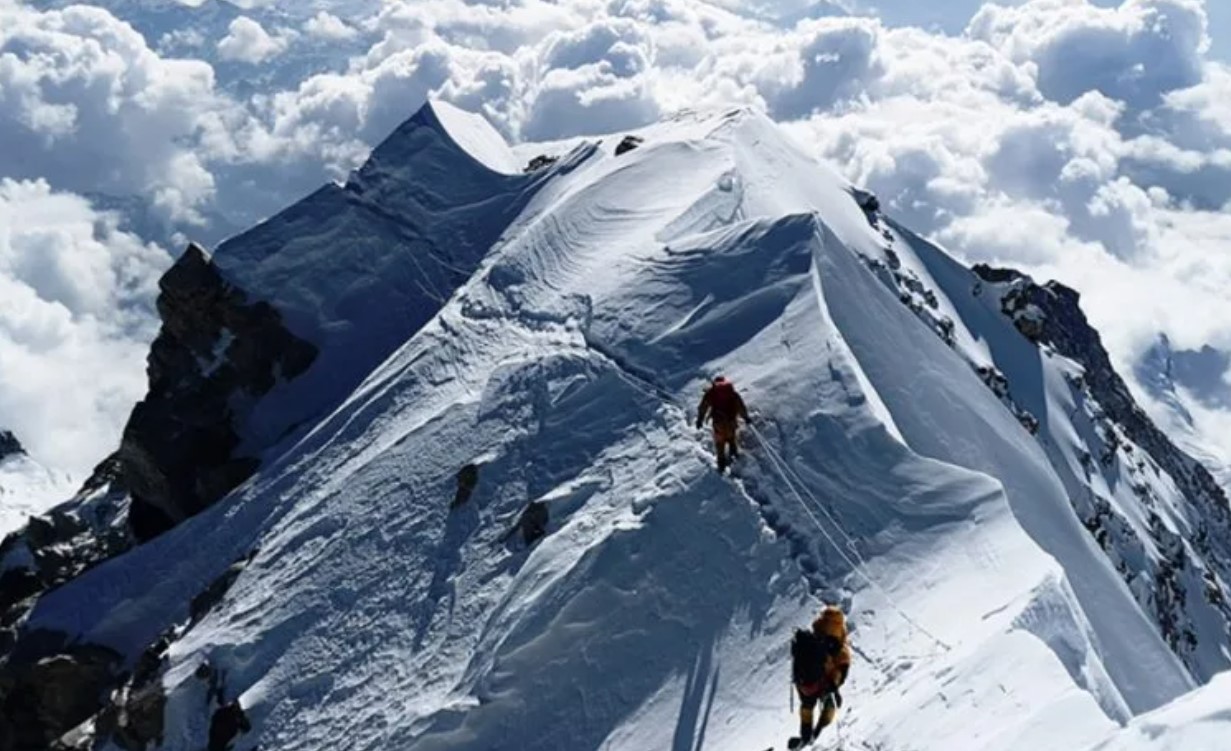 सगरमाथा क्षेत्रमा लडेर घाइते भएका जापानिज नागरिको उद्धार
