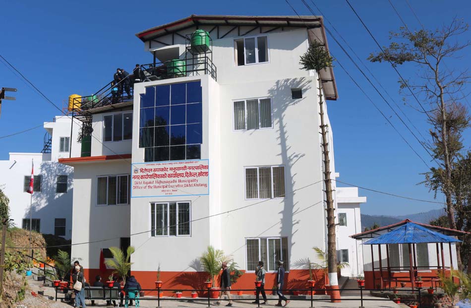 प्रथम राष्ट्रिय बाँस सम्मेलन : राष्ट्रपतिसहित उच्च पदस्थ व्यक्तिलाई बाँसको कुर्सी उपहार