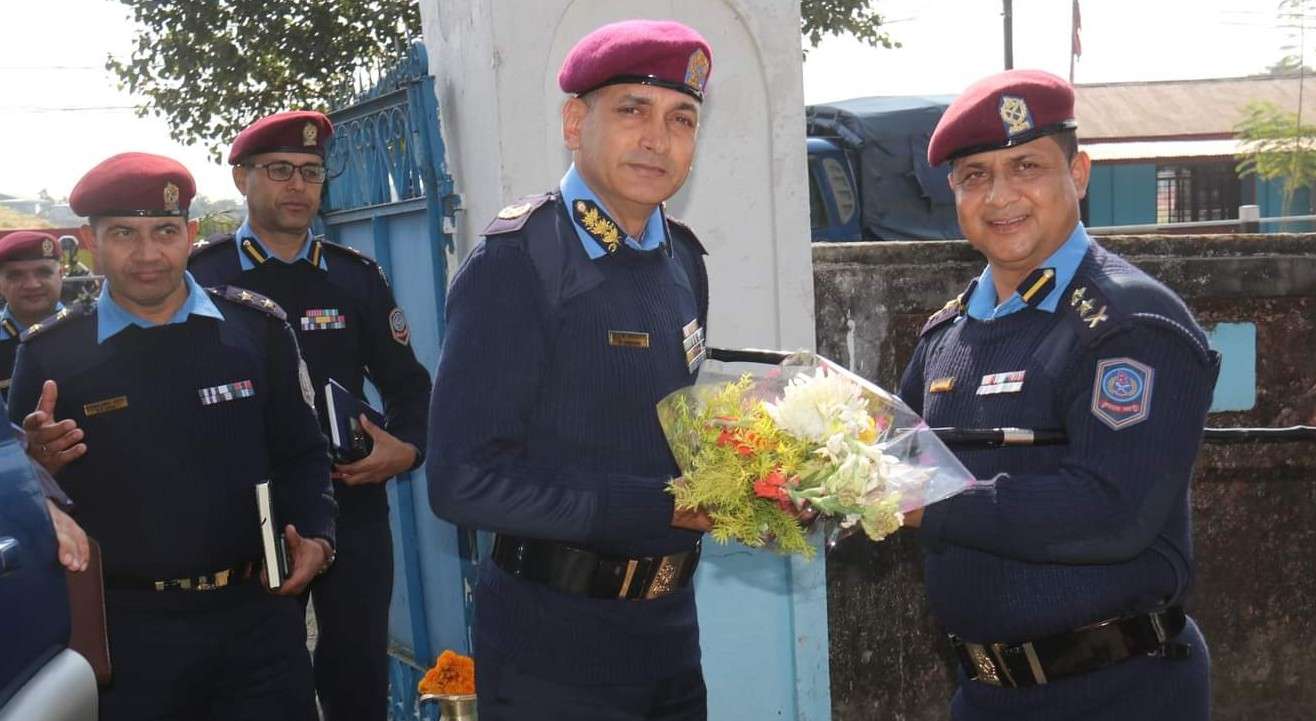 आर्थिक प्रलोभनमा नपरी जनताको काम गर्न मातहतका प्रहरीहरुलाई डिआइजी अधिकारीको निर्देशन 