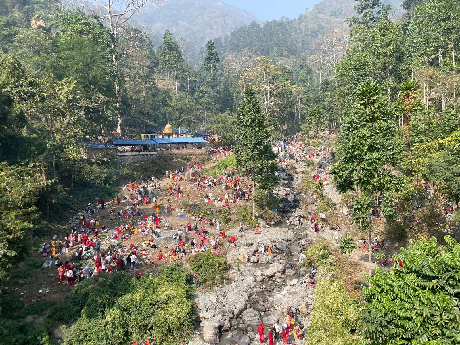 विष्णुपादुका मन्दिरमा पितृ श्राद्ध गर्ने भक्तजनहरूको भिड