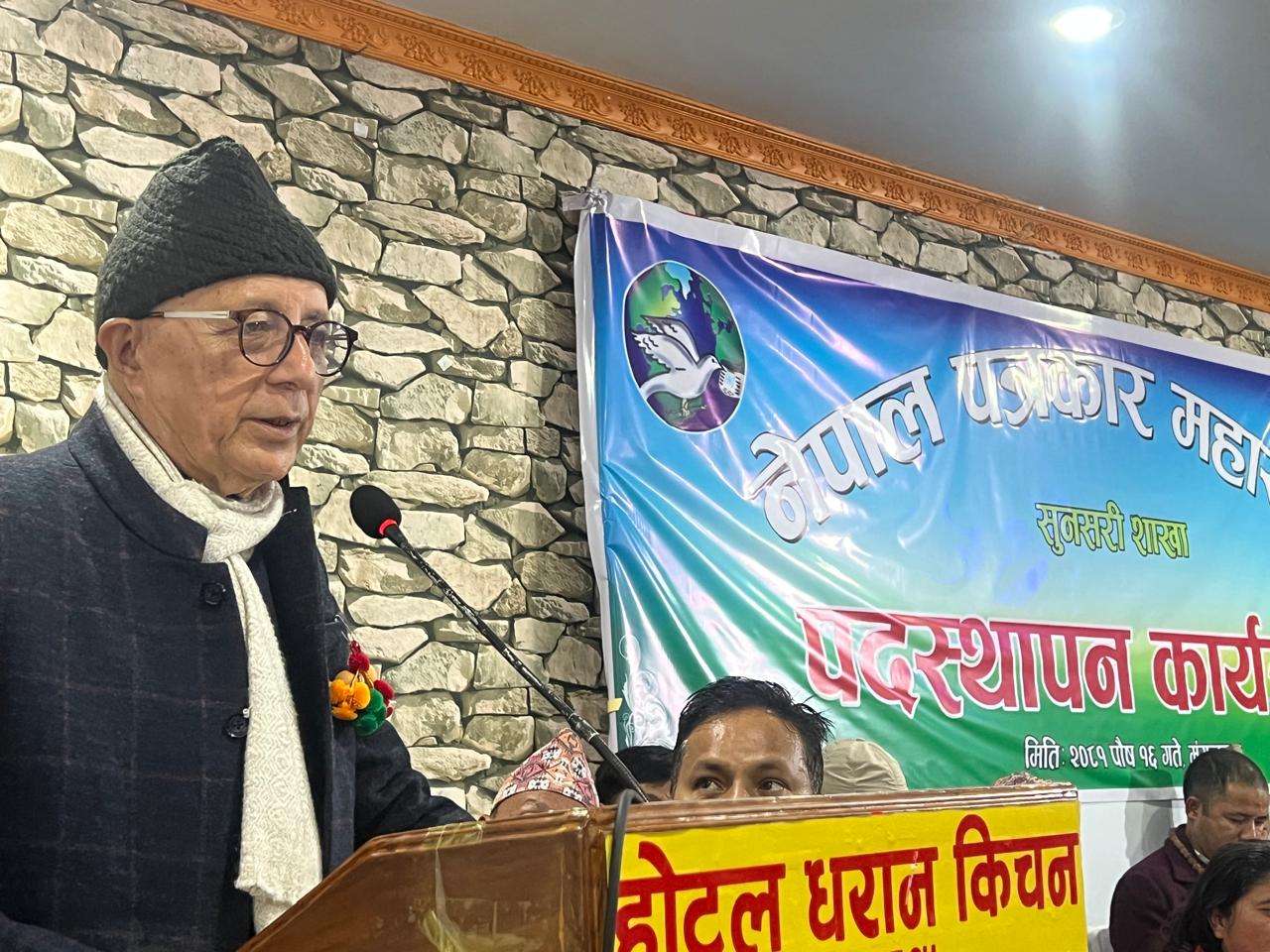 धरान आएर डा. शेखरले पत्रकारहरूलाई भने – आशा जगाउनेगरी कलम चलाउनुहोस्