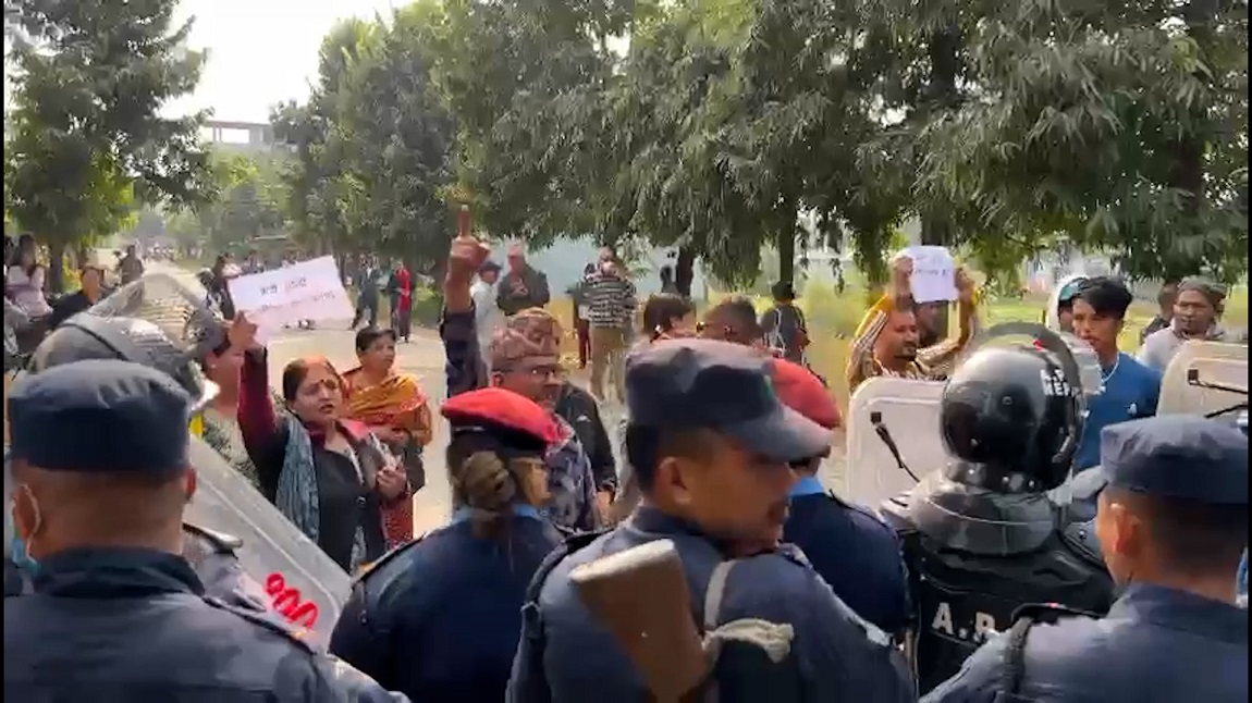 प्रधानमन्त्री ओलीविरुद्ध झापामा रास्वपाको विरोध प्रदर्शन, एक जना पक्राउ