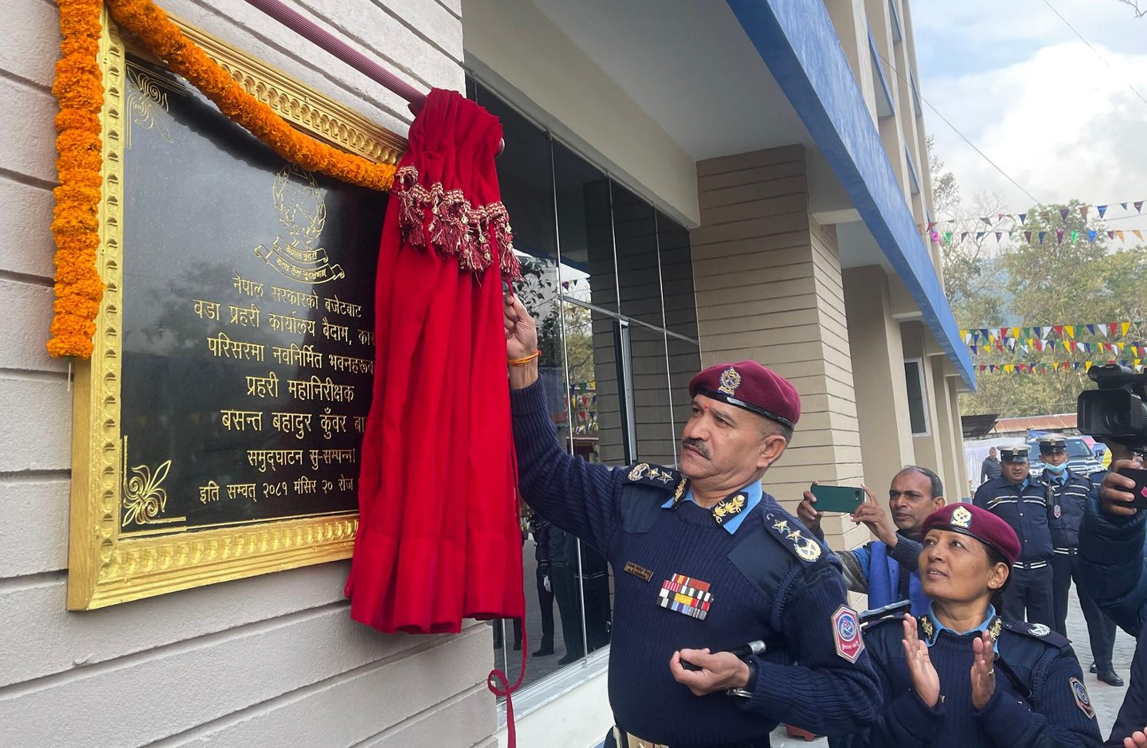 उच्च मनोबलसहित प्रहरी सेवालाई प्रभावकारी बनाउँछुः महानिरीक्षक कुँवर