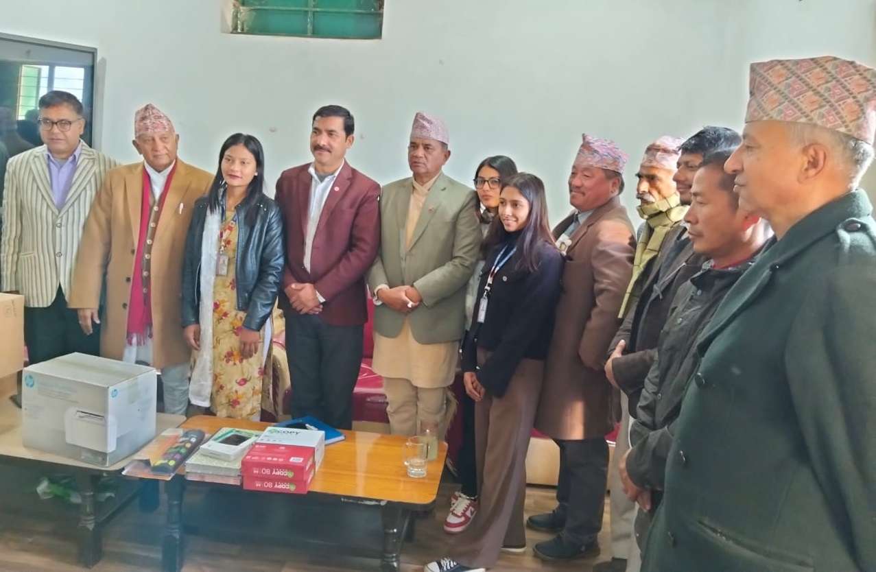 फिदिम नगरपालिकाले दियो स्ववियुलाई एक लाख बराबरका सामाग्री