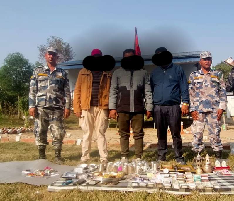 एक करोडभन्दा बढीको सुन, चाँदी र विदेशी मुद्रासहित कैलालीबाट तीनजना पक्राउ