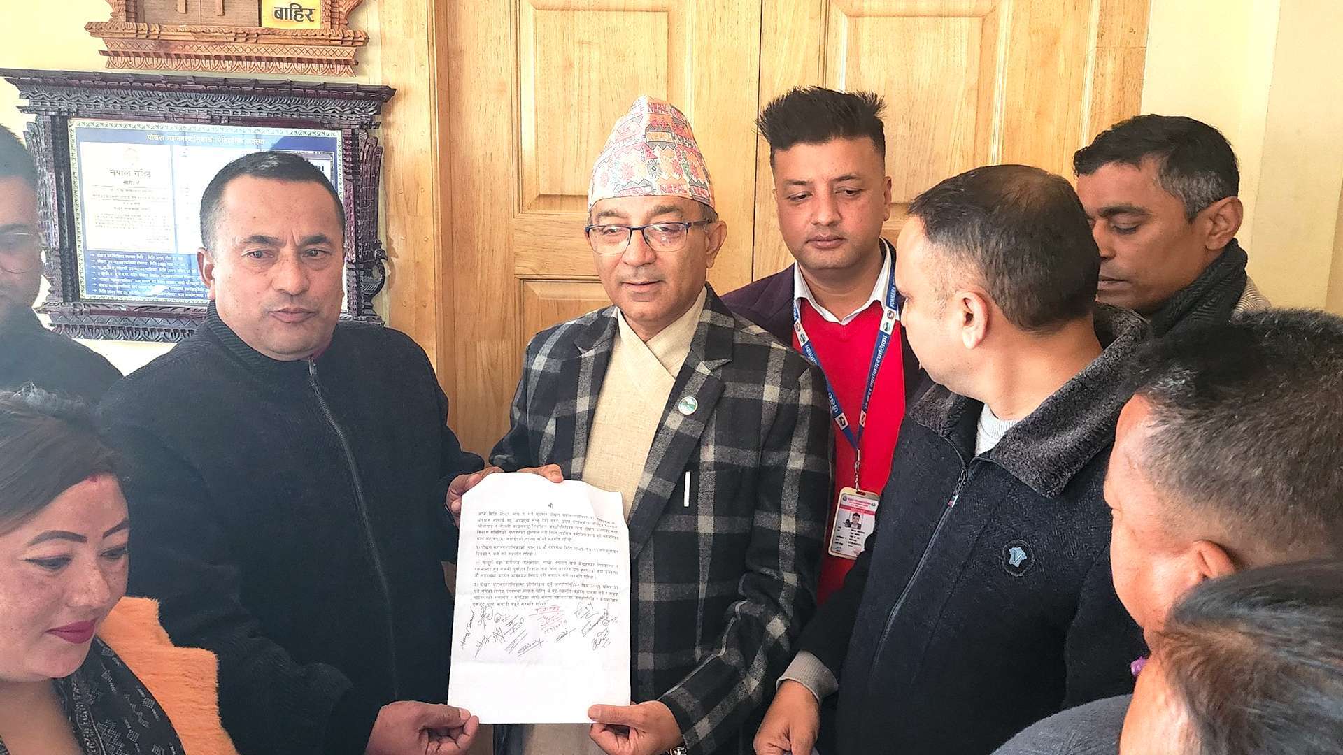 तीन बुंदे सहमति पछि नेपाली काँग्रेसले महानगरमा लगाएको ताला आफैँ खोल्यो