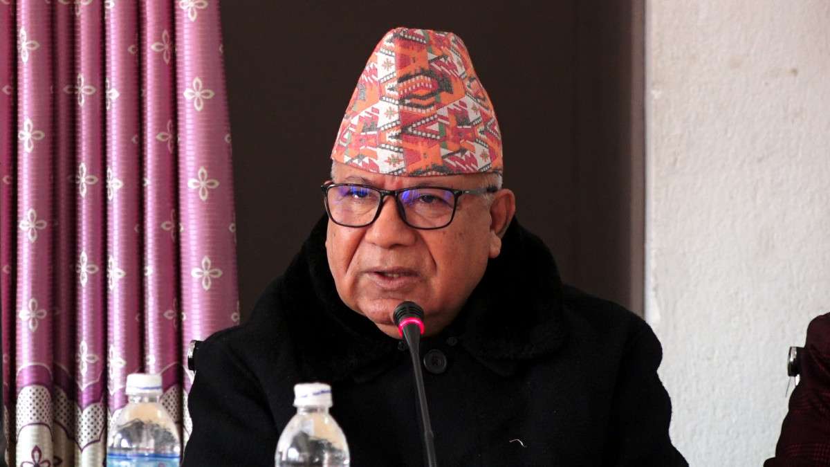देउवामाथि माधव नेपालको आरोप - कमिसन खान डडेलधुरा विमानस्थल बनाउन खोजियो