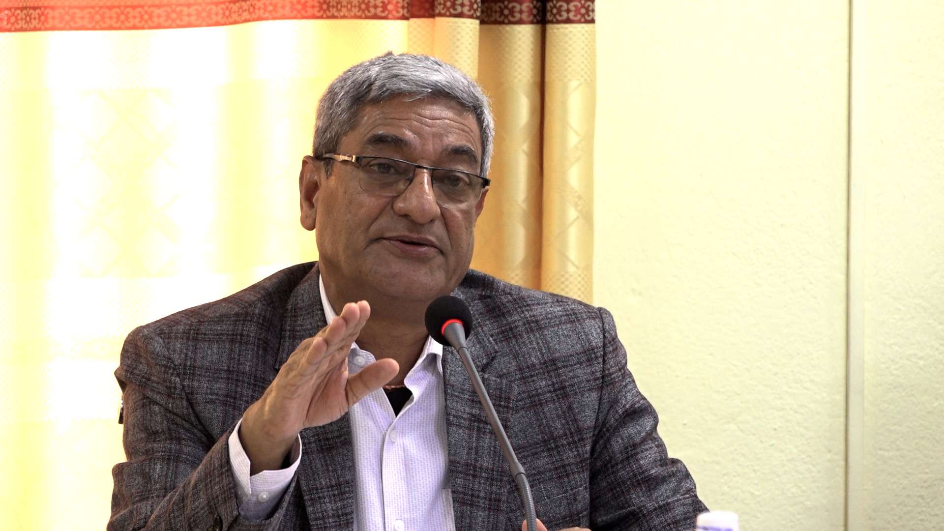 लोकतन्त्रको विकल्प छैनः गृहमन्त्री लेखक