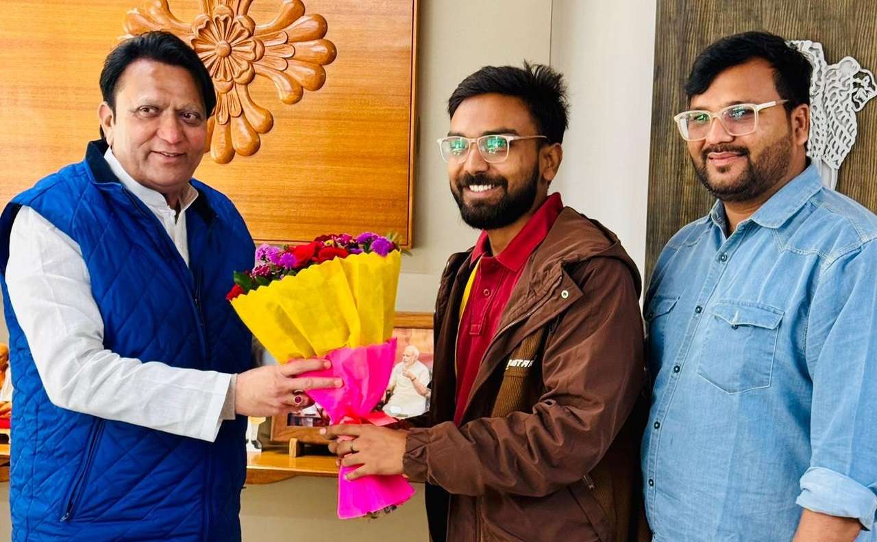 आजपा नेता विजय यादव भारतीय नेताहरूसँगको भेटघाटमा