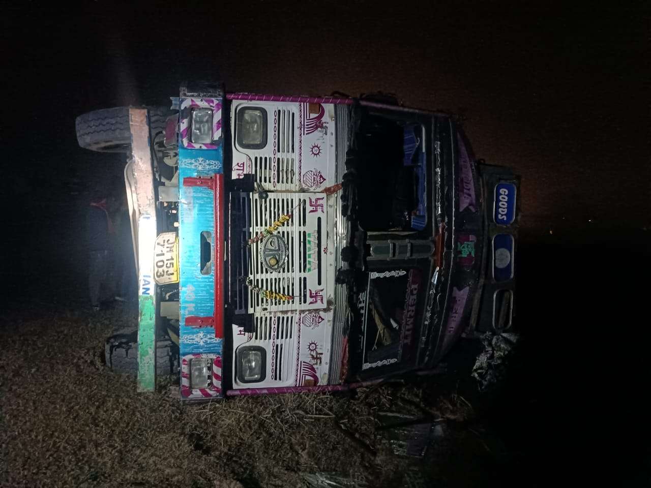 विराटनगरमा तीनजना सवार मोटरसाइकल ट्रकमा ठोक्कियो, चालकको मृत्यु, दुई घाइते