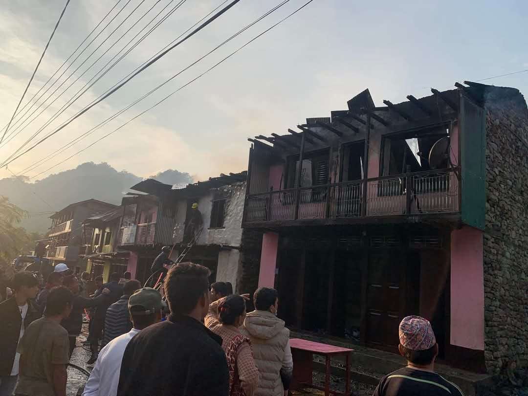 सङ्खुवासभामा पाँच वटा घरमा आगलागी हुँदा २ करोड बढीको क्षति