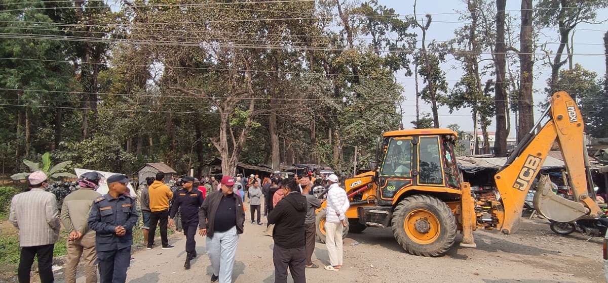 वन अतिक्रमण गरेर बनाइएका टहरा हटाइयो