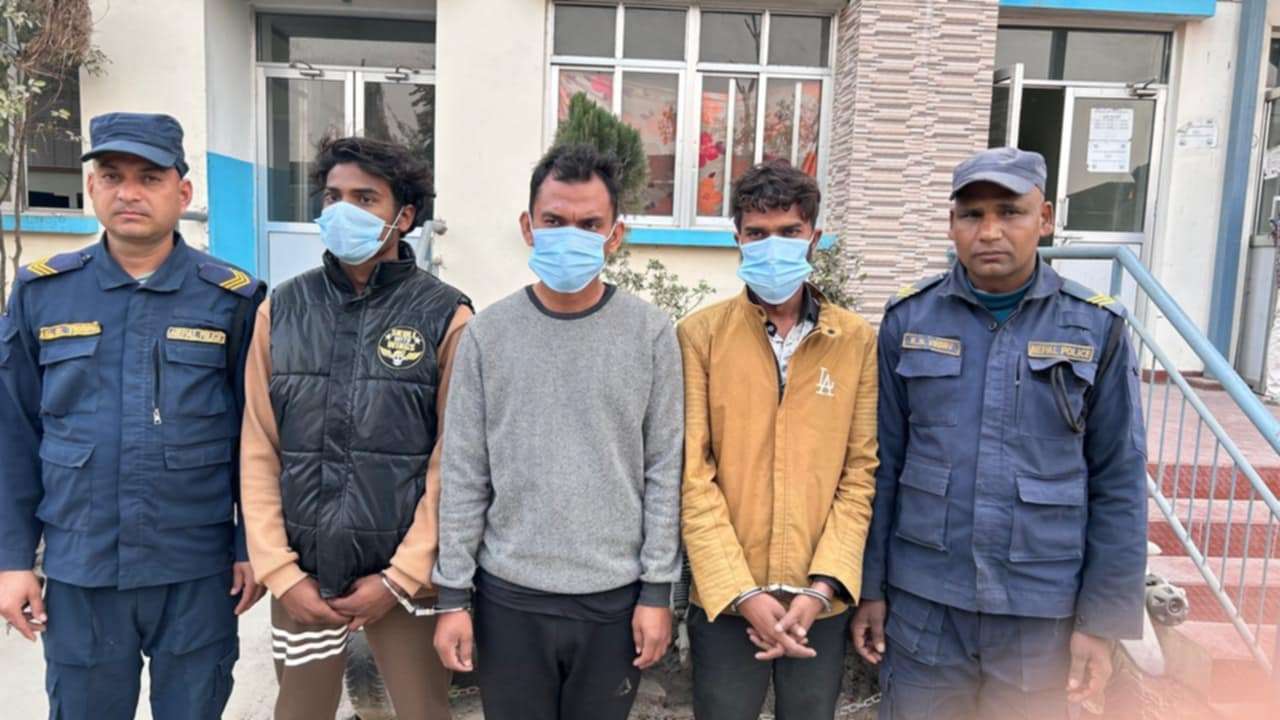 लागुऔषध सहित ३ जना पक्राउ