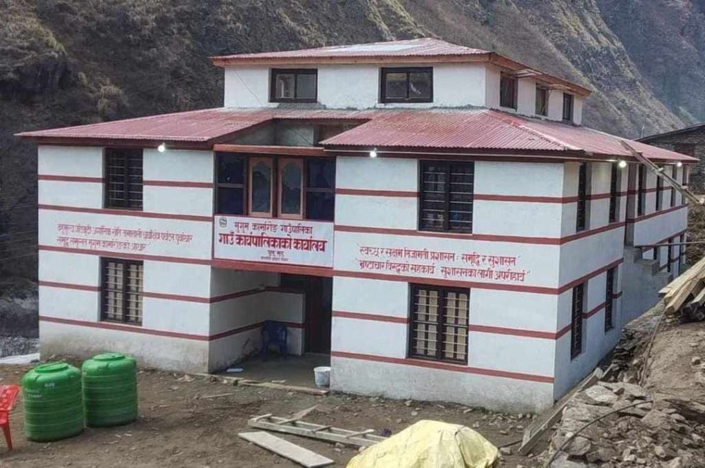 स्थानिय रैथाने अन्नबाली खरिद गर्दै मुगुम कार्मारोङ गाउँपालिका
