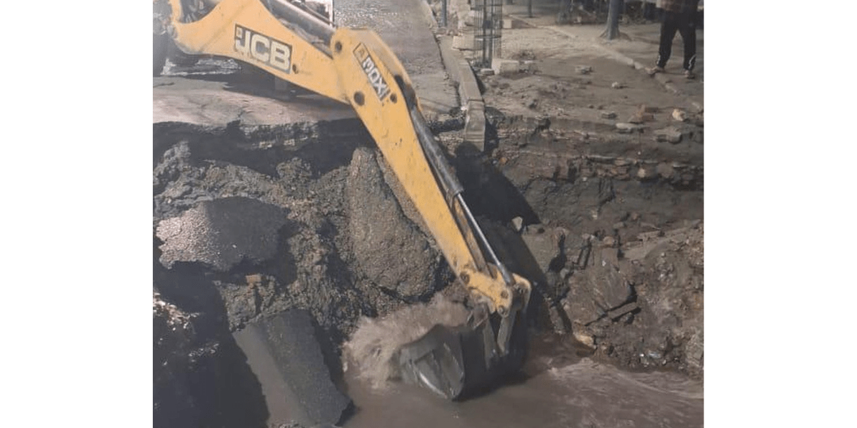 बबरमहलमा फुटेको खानेपानीको पाइप थालियो मर्मत