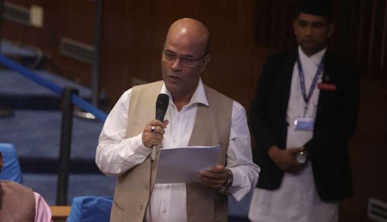 बालेनलाई अमरेशकुमारको चुनौती: गरिबमाथि होइन, सक्छौ भने सिंहदरबारमा डोजर चलाऊ