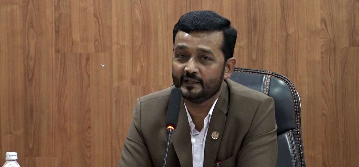 दिल्लीबाट खानेपानीमन्त्रीको निर्देशन: थापाथलीमा फुटेको पाइप तत्काल मर्मत गर्नु