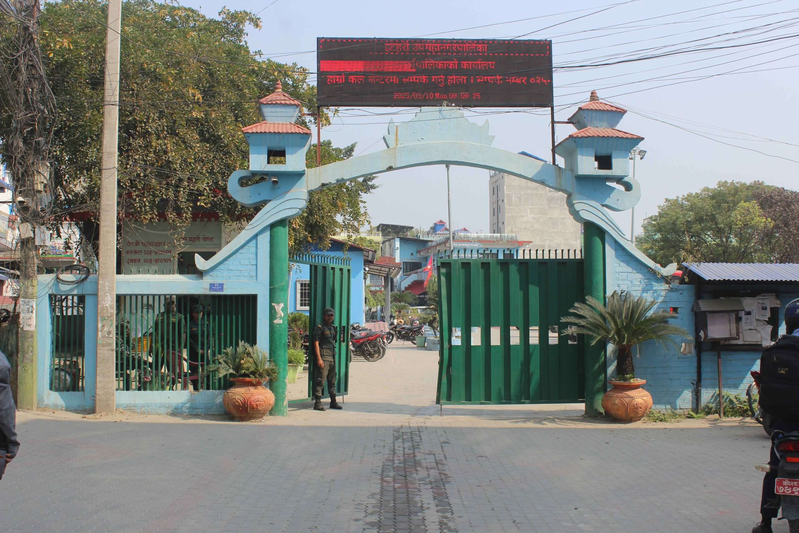 बटुवालाई प्यास मेटाउन मुस्किल, इटहरीमा हराए सार्वजनिक धारा
