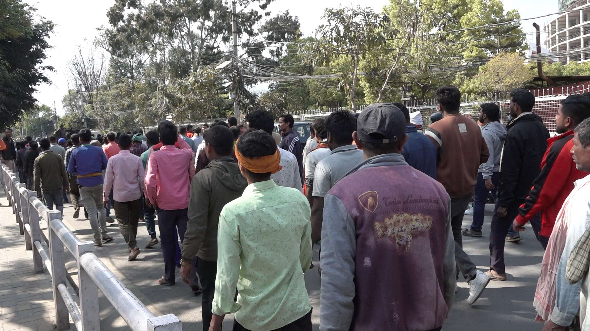 कवाड व्यवसायीहरूले काठमाडौं महानगर घेर्ने