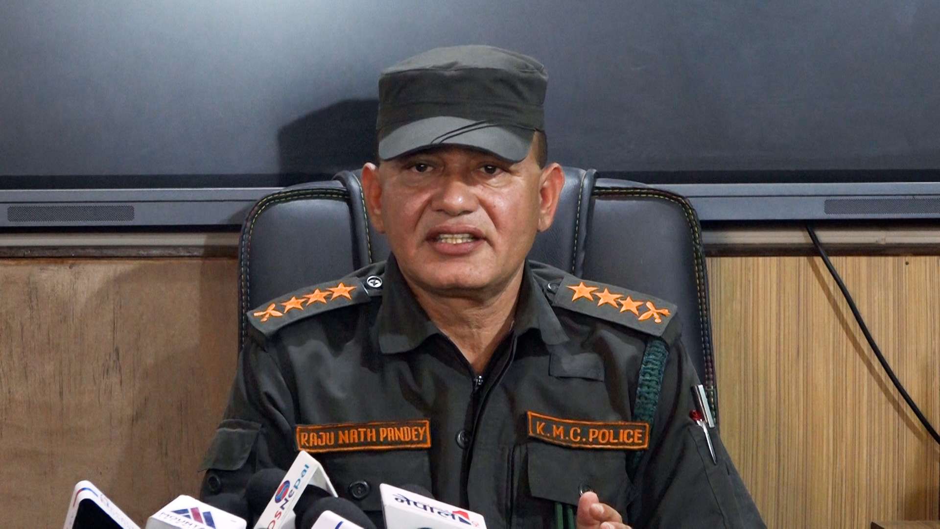 प्रदूषण फैलाउने सवारी साधनलाई काठमाडौं महानगर प्रहरीले कारबाही गर्ने