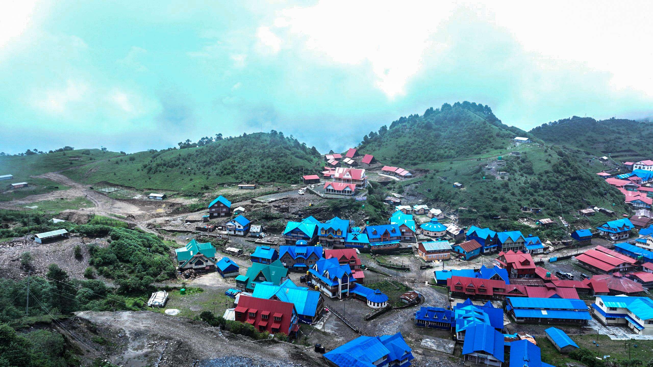 दोलखा कालिञ्चाेकको फेदीस्थित कुरी बजार (तस्बिरहरू)