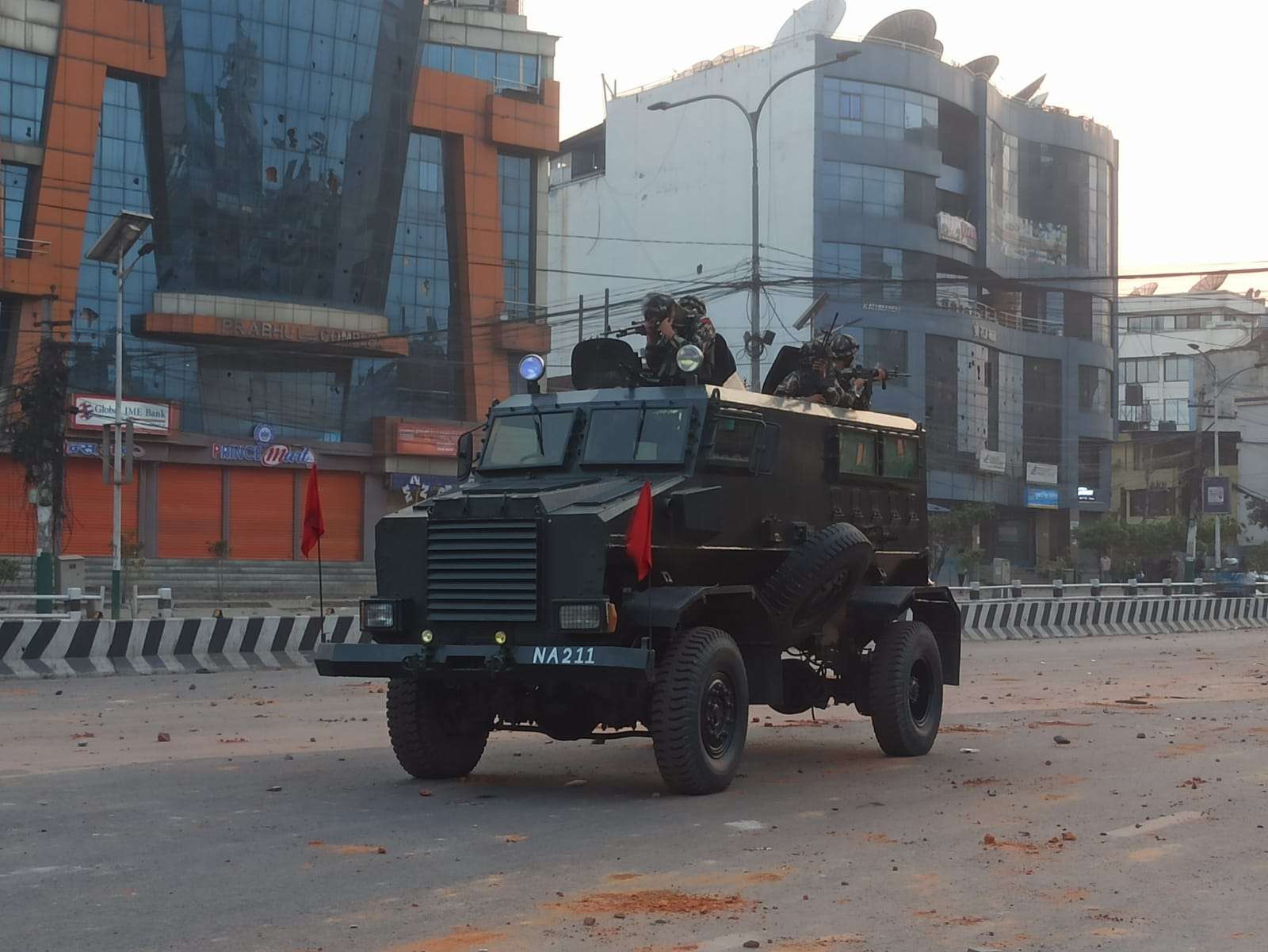 काठमाडौंका सडकमा सेनाले बढायो सक्रियता (फोटोहरू)