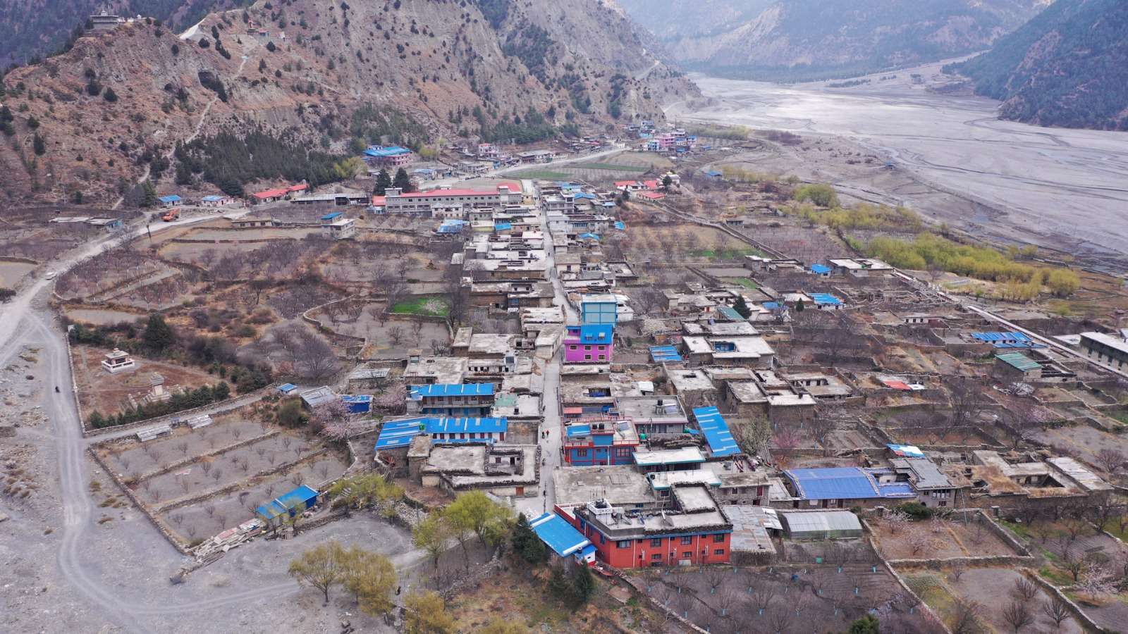टुकुचे गाउँ मुस्ताङ (फाेटाेफिचर)