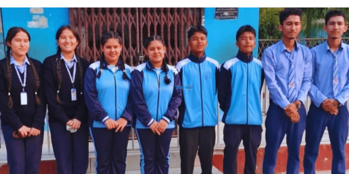 मोरङको सुकुना माध्यमिक विद्यालयका आठ जुम्ल्याहा विद्यार्थीले एसइई परीक्षा दिँदै