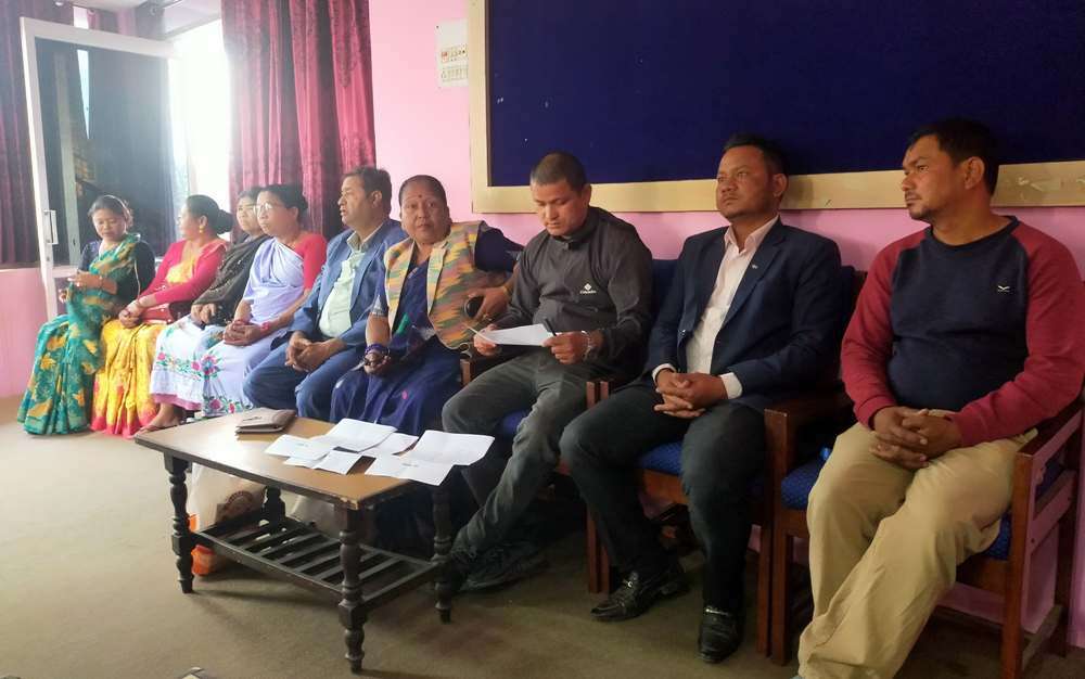 ग्रामथानमा एमाले–कांग्रेस जनप्रतिनिधि भन्छन्ः ‘अध्यक्षले माओवादी कार्यकर्ता लगाएर गाडी खोसे’