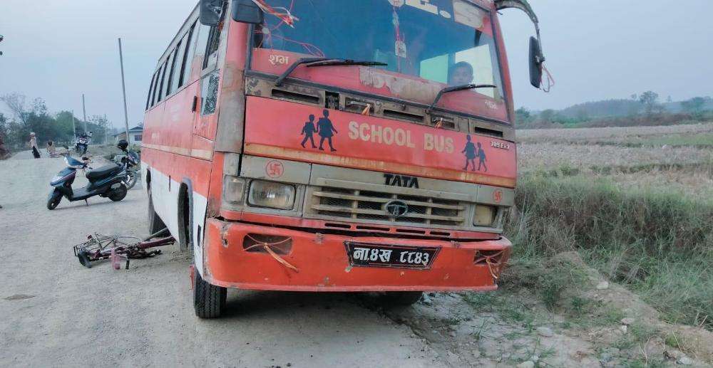 मोरङमा स्कुल बसले बालिकालाई ठक्कर दियो, अस्पताल पुर्याउँदा मृत्यु