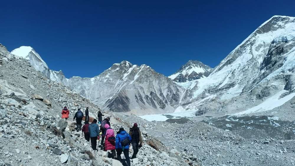 सगरमाथामा मानव लस्कर र आरोहण व्यवस्थापनका चुनौती