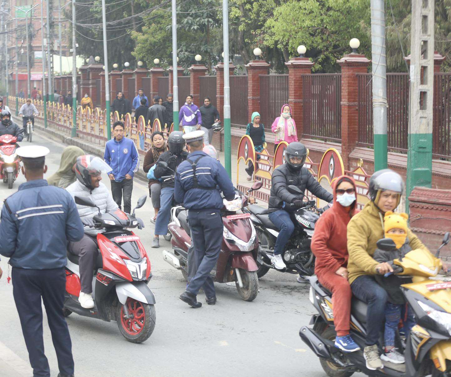ट्राफिक नियम उल्लंघन गर्ने १५० सवारी साधन ‘होल्ड’