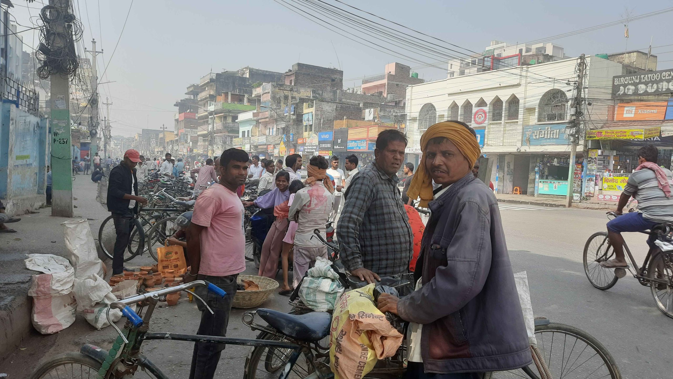 कामको खोजी गर्दै वीरगञ्जको घण्टाघर धाउनेहरु...