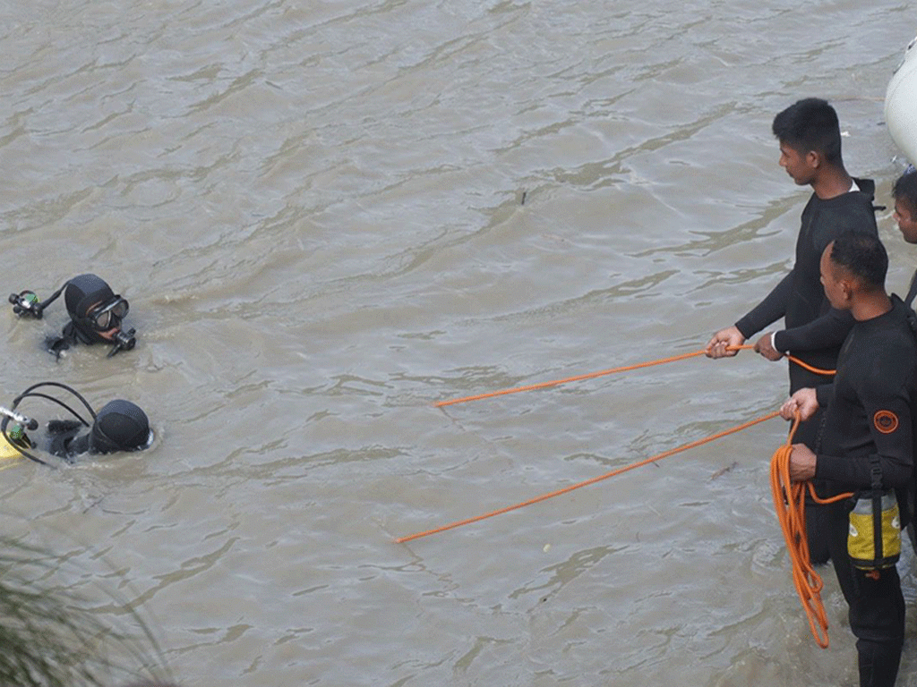 नारायणी नदीबाट सशस्त्र प्रहरीले निकाल्यो दिदीभाइको शव