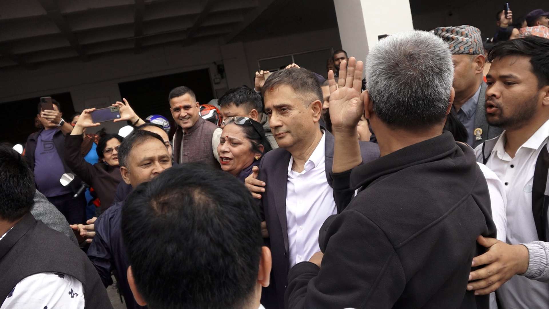 काठमाडौँ महानगर भित्रको विवाद सतहमा, गुरागाईँ हाजिर गर्न जाँदा घम्साघम्सी