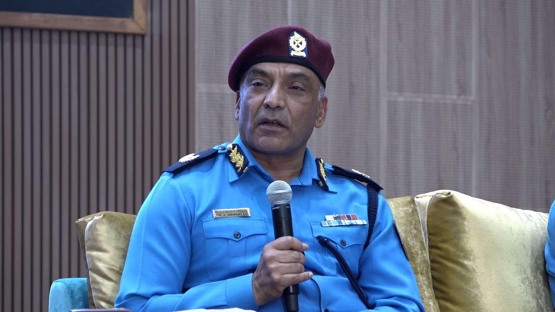 प्रहरीको पत्रकार सम्मेलन : राजावादी आन्दोलनका क्रममा २० जनामाथि गोली प्रहार