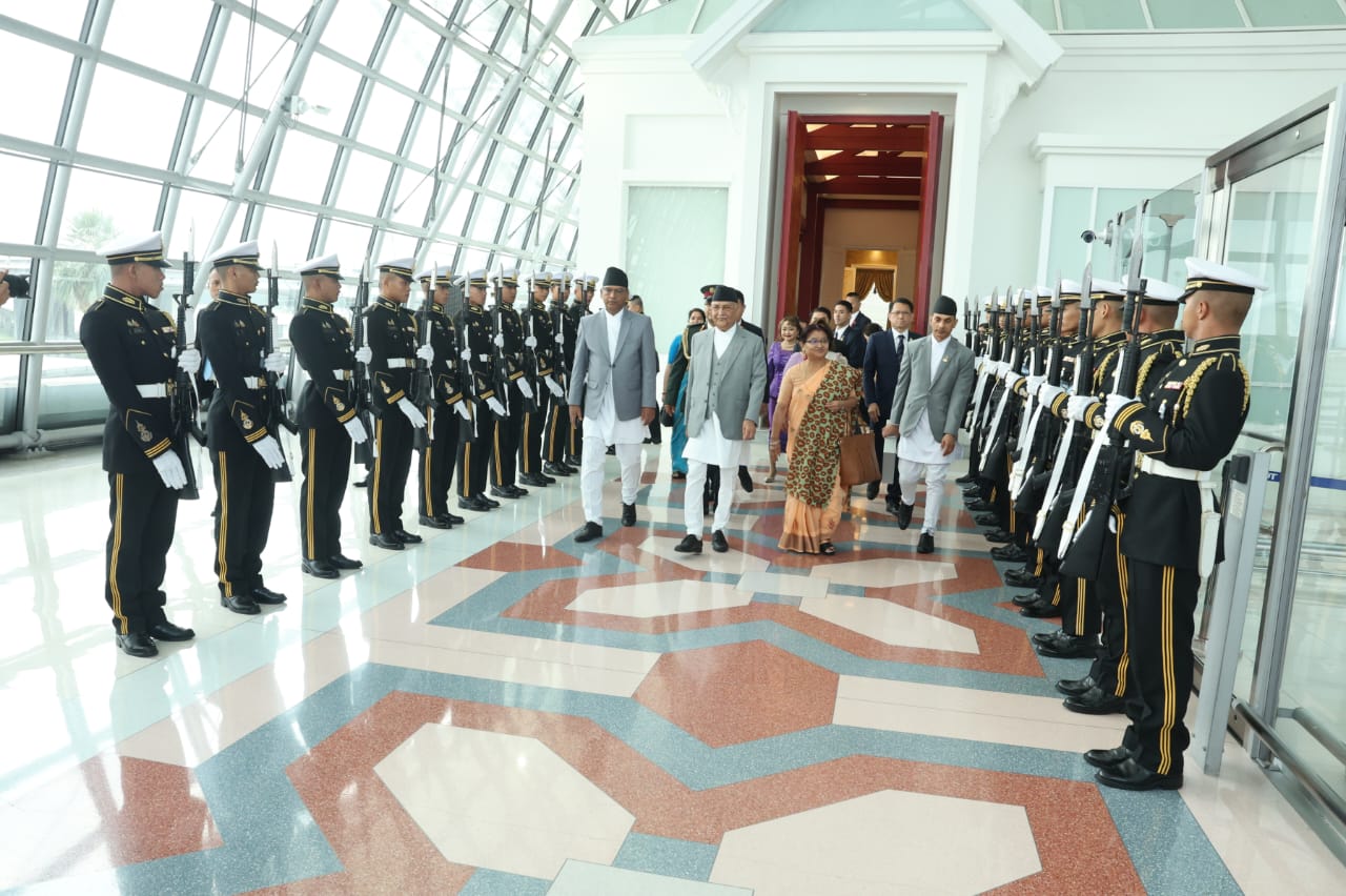 स्वदेश फर्किए प्रधानमन्त्री ओली