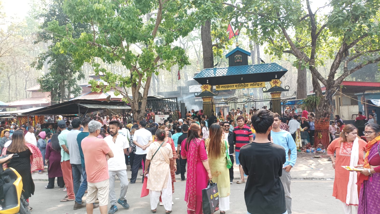 धरानको शनि मन्दिरमा हजारौँ भक्तजनको भीड